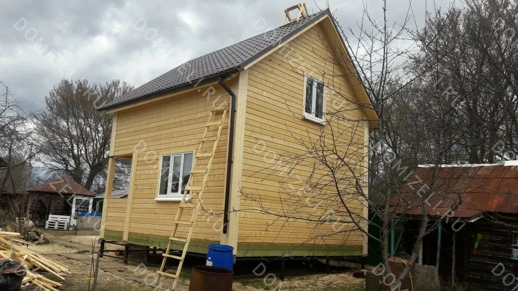 БАНЯ ИЗ БРУСА 6×6 «Б39» (72 кв.м., 2 этажа, 6 на 6, с мансардой, санузлом и комнатой отдыха) — фото 2