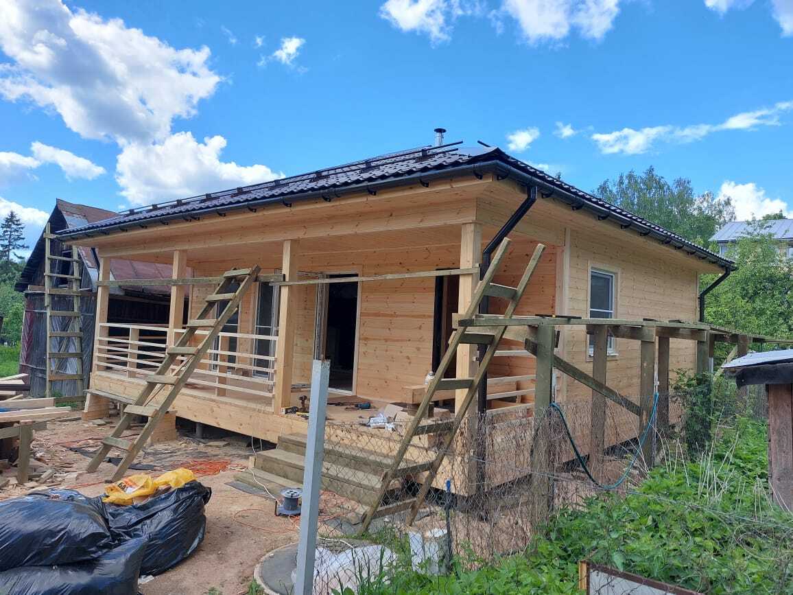 БАНЯ ИЗ БРУСА 5×6 «Б56» (30 кв.м., 1 этаж, 5 на 6, с крытой террасой, душевой и комнатой отдыха)